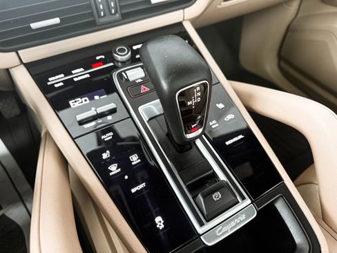 Used 2020 Porsche Cayenne image 21