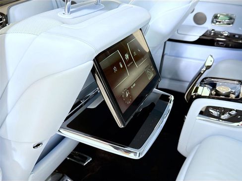 Used 2024 Rolls-Royce Phantom Sedan image 34