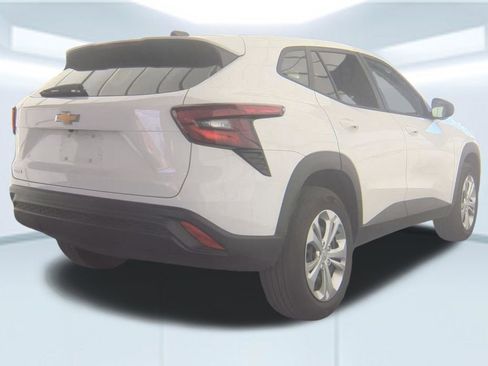 Used 2025 Chevrolet Trax LS FWD image 2