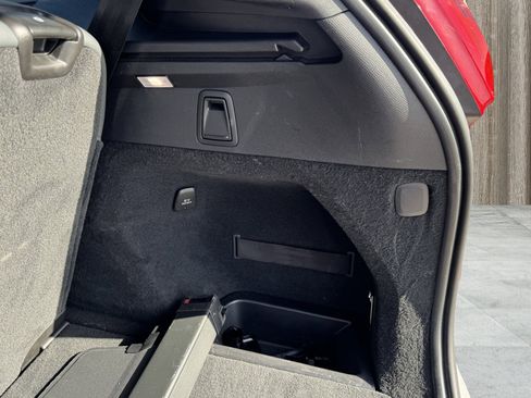 Used 2024 Volvo XC90 T8 Ultimate w/ Lounge Package image 47