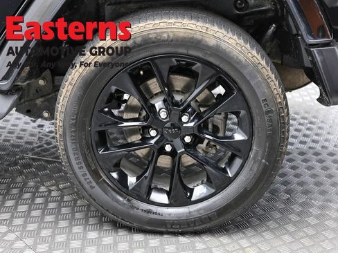 Used 2022 Jeep Wrangler Unlimited Sahara w/ Cold Weather Group AWD/4WD image 8