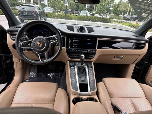 Used 2021 Porsche Macan image 37