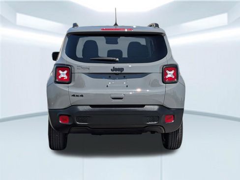 Used 2023 Jeep Renegade Latitude AWD/4WD image 5