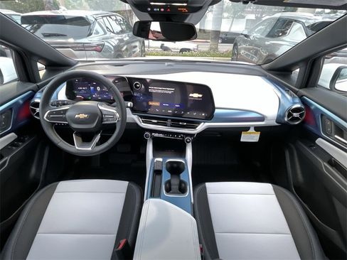 New 2026 Chevrolet Equinox EV LT image 19