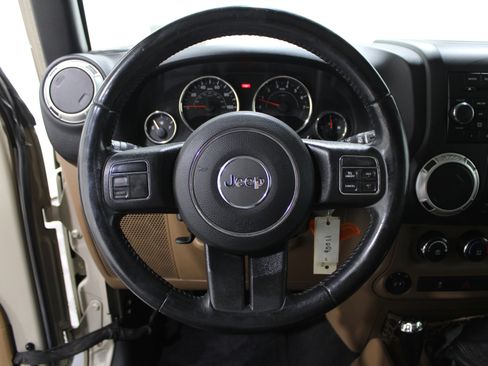 Used 2018 Jeep Wrangler Unlimited Sahara image 6