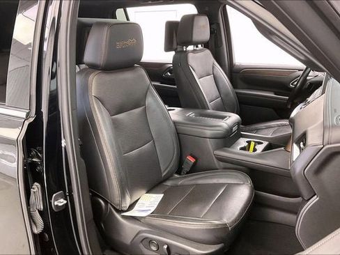 Used 2021 Chevrolet Suburban High Country w/ Premium Package AWD/4WD image 7