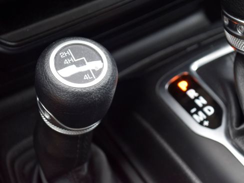 Used 2018 Jeep Wrangler Unlimited Sport S AWD/4WD image 12