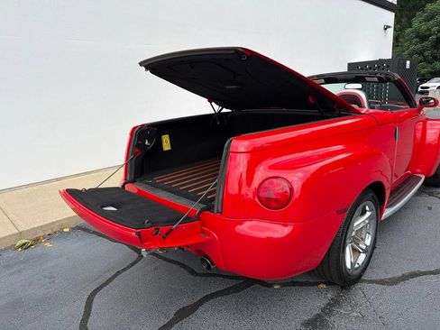 Used 2004 Chevrolet SSR w/ Preferred Equipment Group RWD image 13