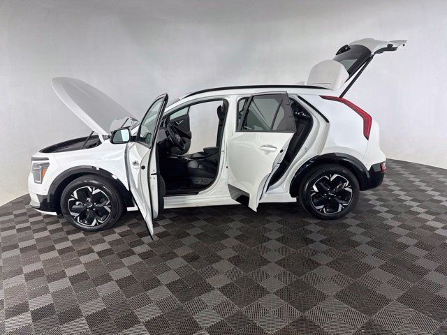 Certified 2023 Kia Niro Wave FWD image 11