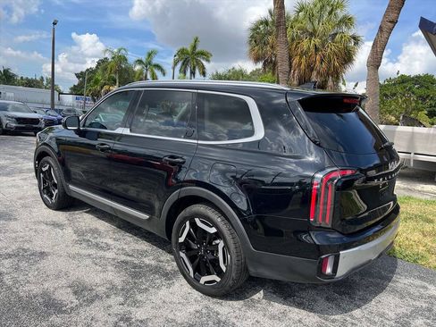 Used 2023 Kia Telluride EX w/ EX Captain's Chair Package FWD image 7