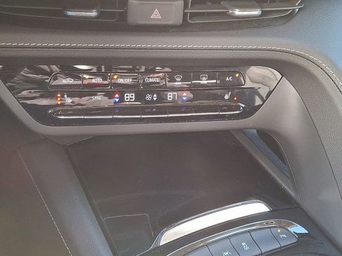 Used 2023 Buick Envision Essence image 17