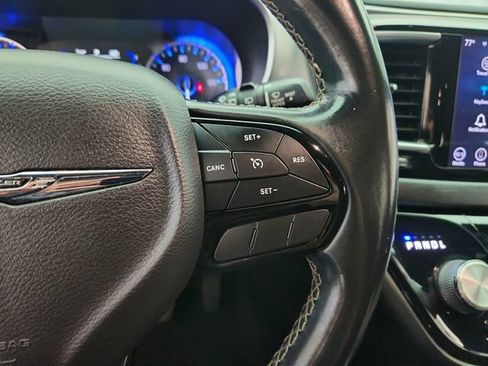 Used 2018 Chrysler Pacifica Touring Plus w/ S Appearance Package FWD image 20