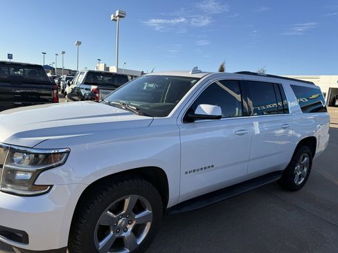 Used 2020 Chevrolet Suburban LT image 3