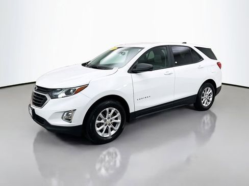 Used 2020 Chevrolet Equinox LS w/ LS Convenience Package image 3