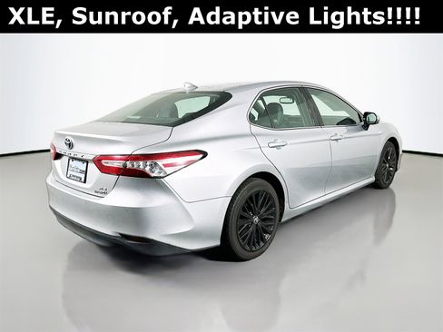 Used 2018 Toyota Camry XLE image 8