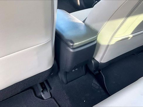 Used 2023 Toyota Prius XLE image 10