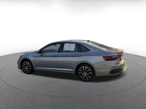 Used 2025 Volkswagen Jetta SE image 10