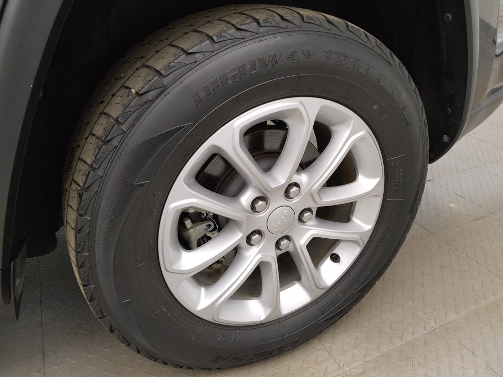 Used 2021 Jeep Grand Cherokee Laredo RWD image 31