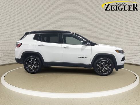 Used 2025 Jeep Compass Limited AWD/4WD image 4