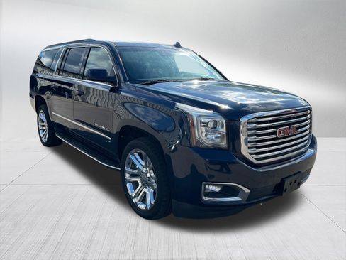 Used 2019 GMC Yukon XL SLT w/ Premium Edition AWD/4WD image 3