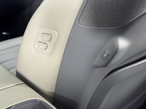 Used 2024 Kia EV9 Land image 36