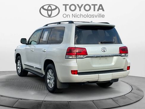 Used 2016 Toyota Land Cruiser image 3