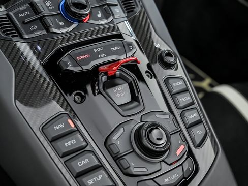 Used 2021 Lamborghini Aventador SVJ AWD/4WD image 31