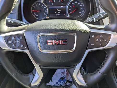 Used 2024 GMC Terrain SLT image 16