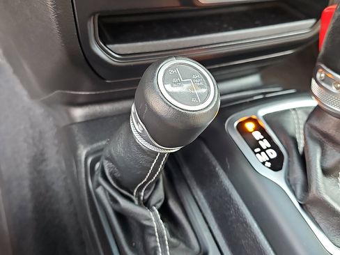 Used 2020 Jeep Wrangler Unlimited Sahara image 24