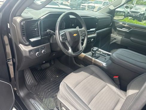Used 2025 Chevrolet Silverado 1500 LT RWD image 9