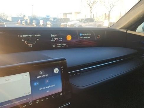 Used 2024 Lincoln Nautilus Premier w/ Equipment Group 102A image 10