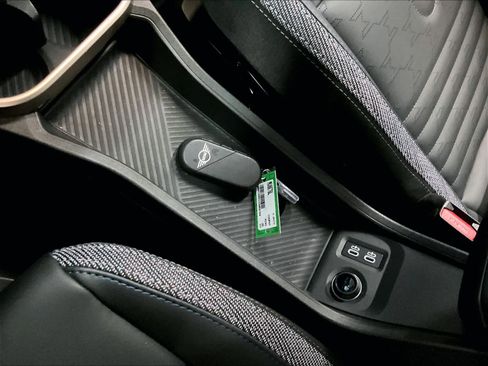 Certified 2025 MINI Cooper 2-Door Hardtop image 13