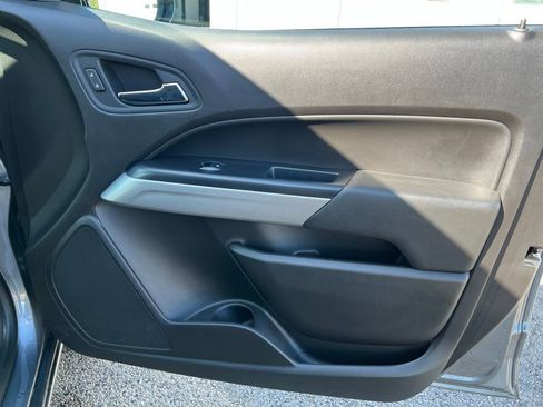 Used 2018 Chevrolet Colorado LT w/ LT Convenience Package RWD image 15
