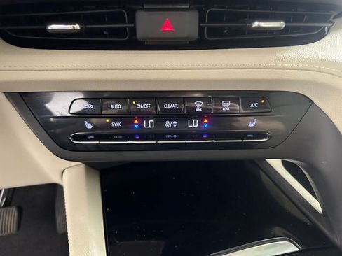 Used 2023 Buick Envision Essence AWD/4WD image 20