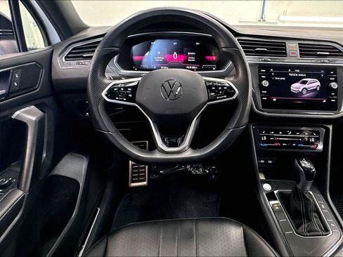 Used 2023 Volkswagen Tiguan SE R-Line FWD image 11