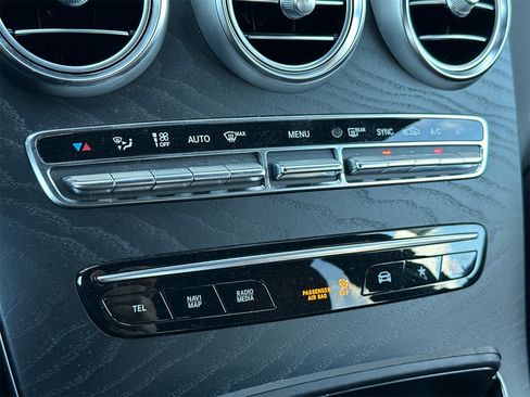 Certified 2022 Mercedes-Benz GLC 300 image 23