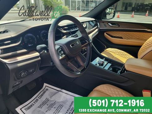 Used 2023 Jeep Grand Cherokee Summit AWD/4WD image 10