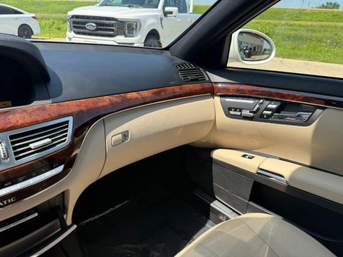 Used 2009 Mercedes-Benz S 550 4dr Sdn 5.5L V8 4MATIC image 23