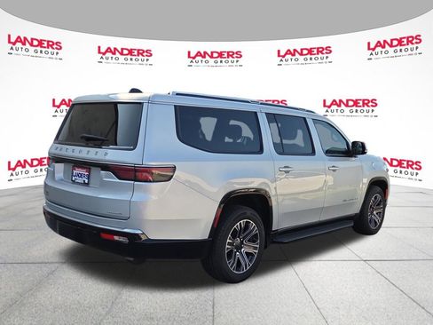 Used 2024 Jeep Wagoneer L Series II w/ Flexible Seating Group RWD image 3