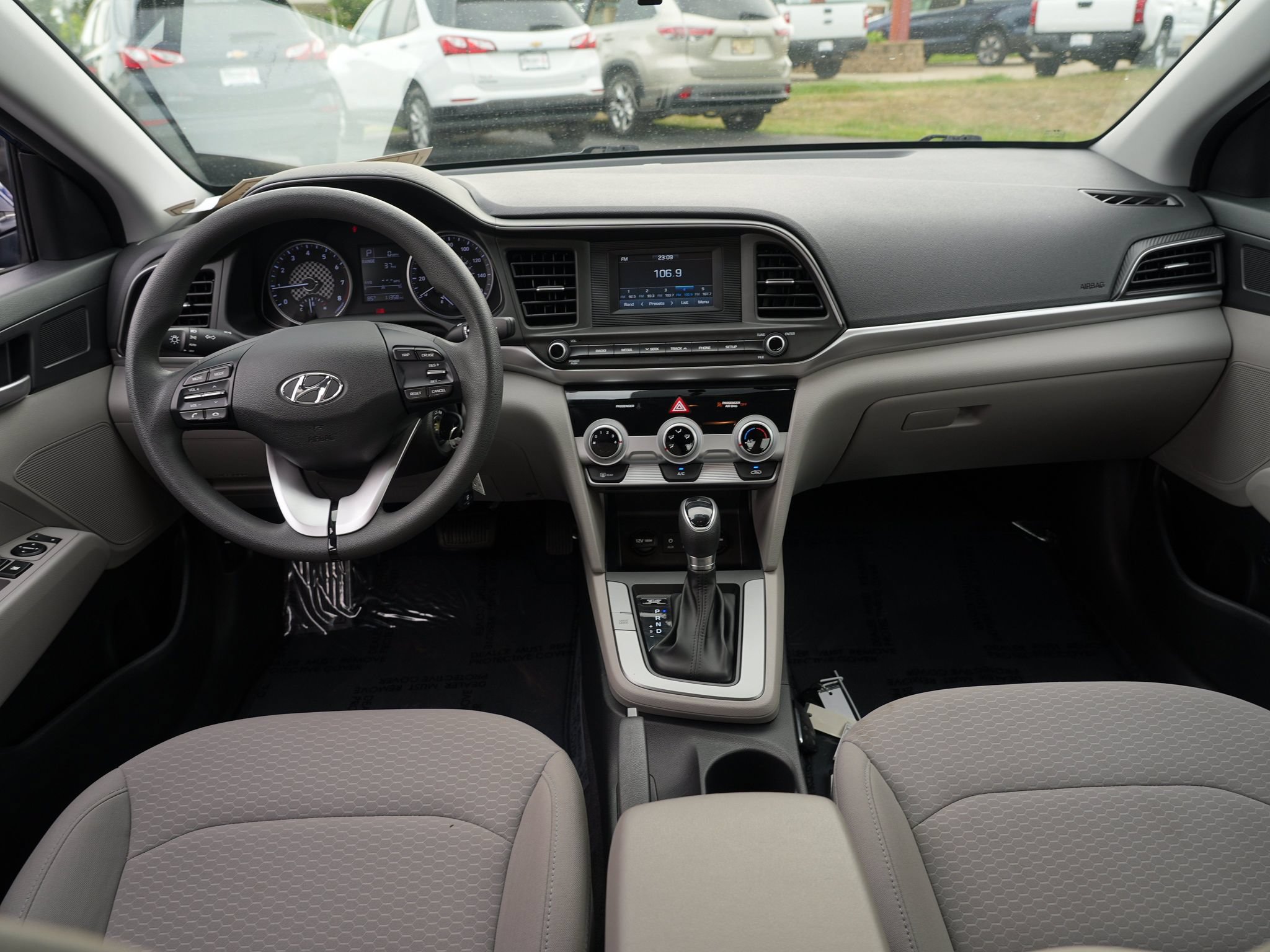 Used 2019 Hyundai Elantra SE FWD image 27