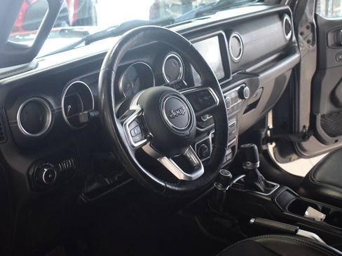 Used 2018 Jeep Wrangler Unlimited Sahara AWD/4WD image 18