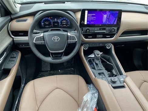 New 2026 Toyota Grand Highlander Platinum image 8