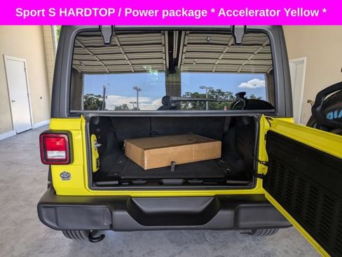 Used 2024 Jeep Wrangler Unlimited Sport AWD/4WD image 13