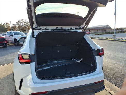 Used 2025 Lexus NX 250 FWD w/ Premium Package image 6