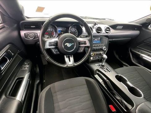 Used 2017 Ford Mustang GT RWD image 4