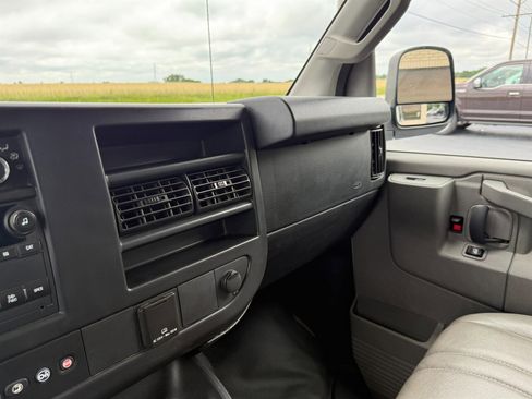 Used 2018 Chevrolet Express 2500 LS w/ Driver Convenience Package RWD image 11