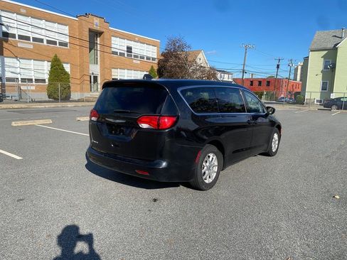 Used 2022 Chrysler Voyager LX image 5