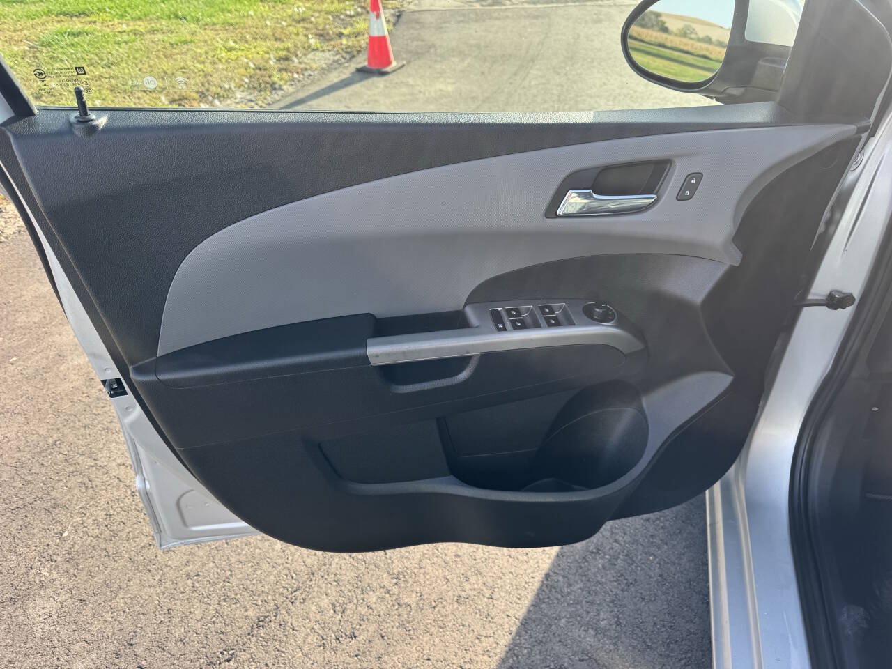 Used 2018 Chevrolet Sonic Premier FWD image 12