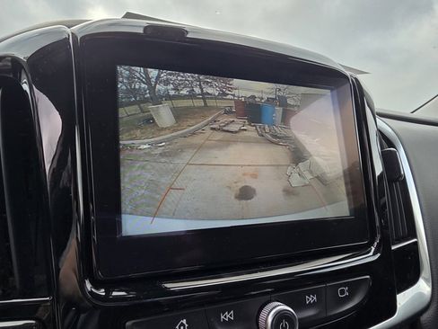 Used 2019 Chevrolet Traverse LT image 16