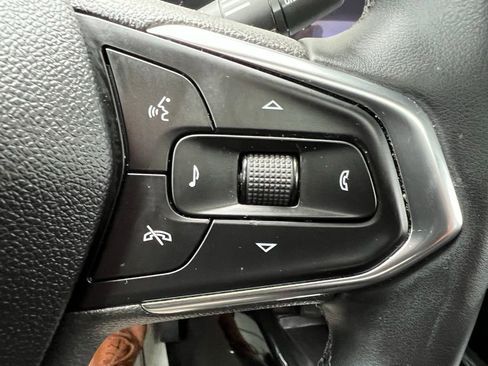 Used 2024 Chevrolet Trax LT w/ Sunroof Package image 39